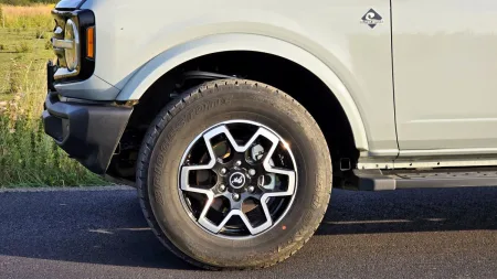 test-ford-bronco-outer-banks-2-7-ecoboost-v6-twin-turbo-2025-10