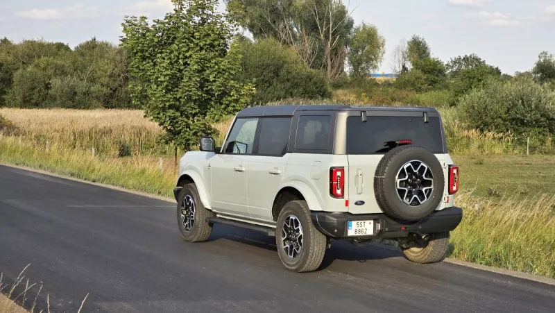 test-ford-bronco-outer-banks-2-7-ecoboost-v6-twin-turbo-2025-4