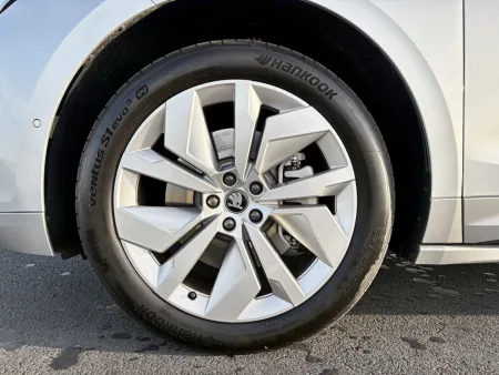 test-skoda-enyaq-85x-elektromobil-2025-11