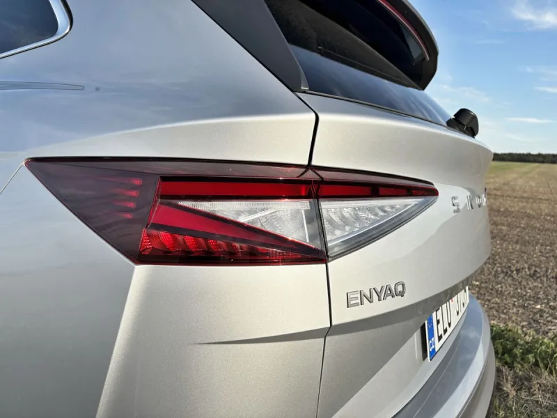 test-skoda-enyaq-85x-elektromobil-2025-13