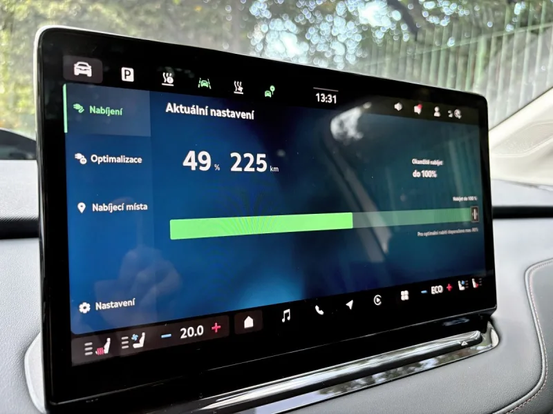 test-skoda-enyaq-85x-elektromobil-2025-17