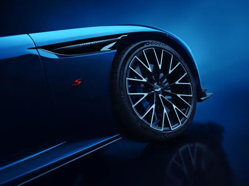 2025-aston-martin-db12-s-7