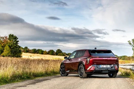 2025-kia_ev4-hatchback-2