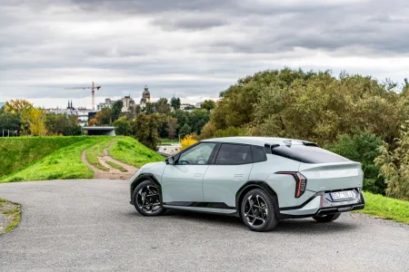 2025-kia_ev4_fastback-liftback-2