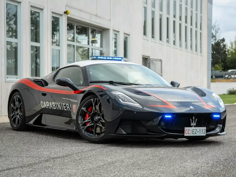 maserati_mcpura-a-alfa_romeo_giulia_quadrifoglio-carabinieri-2