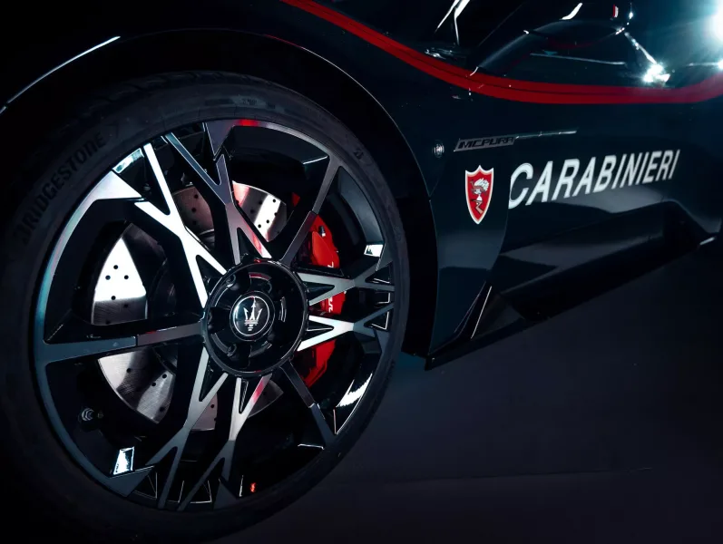 maserati_mcpura-a-alfa_romeo_giulia_quadrifoglio-carabinieri-7