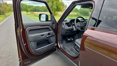 test-land-rover-defender-110-d300-sedona-edition-2025-14