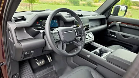 test-land-rover-defender-110-d300-sedona-edition-2025-15