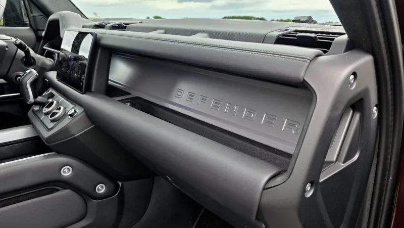 test-land-rover-defender-110-d300-sedona-edition-2025-21