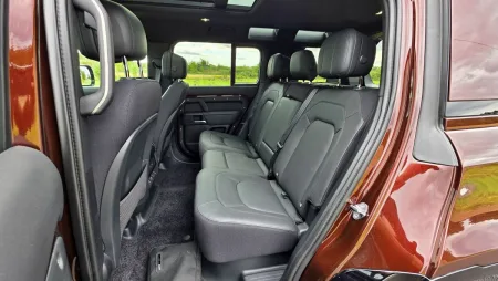 test-land-rover-defender-110-d300-sedona-edition-2025-25