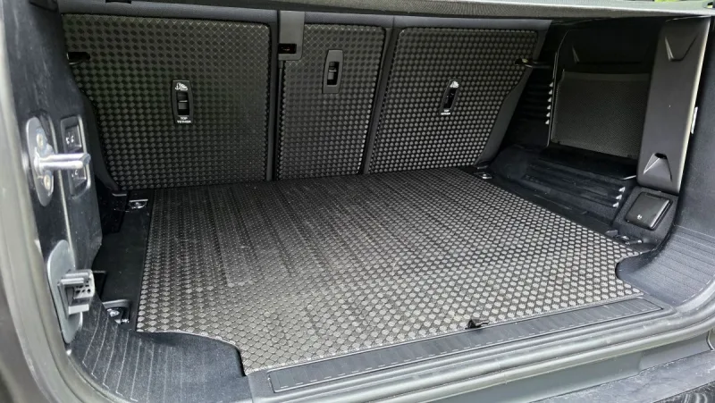 test-land-rover-defender-110-d300-sedona-edition-2025-28