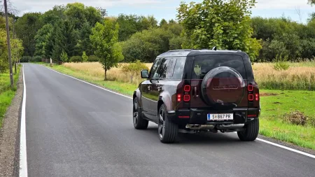 test-land-rover-defender-110-d300-sedona-edition-2025-6
