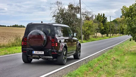 test-land-rover-defender-110-d300-sedona-edition-2025-8