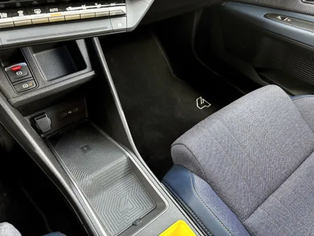 test-renault-4-e-tech-elektricky-2025-25