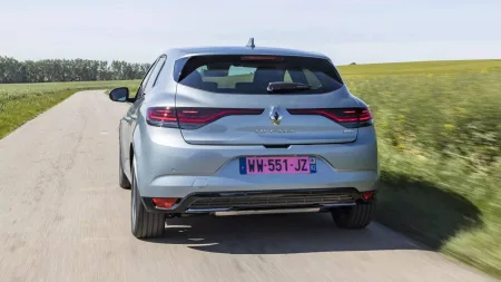 renault_megane-ruzove-rz-francie