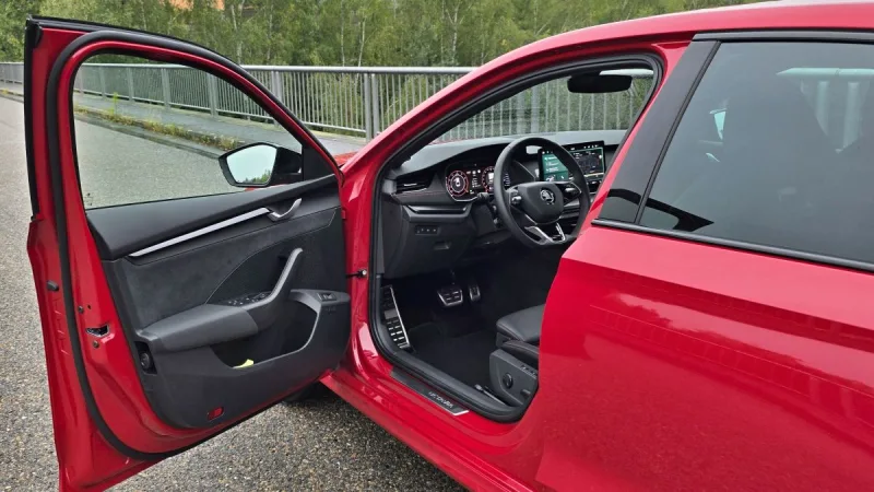 test-skoda-octavia-rs-20-tsi-dsg-2025-15