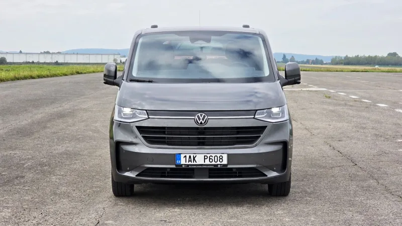 test-2025-volkswagen_caravelle_t7-20_tdi_125_kw-4motion-privesny_vozik_s_autem-1