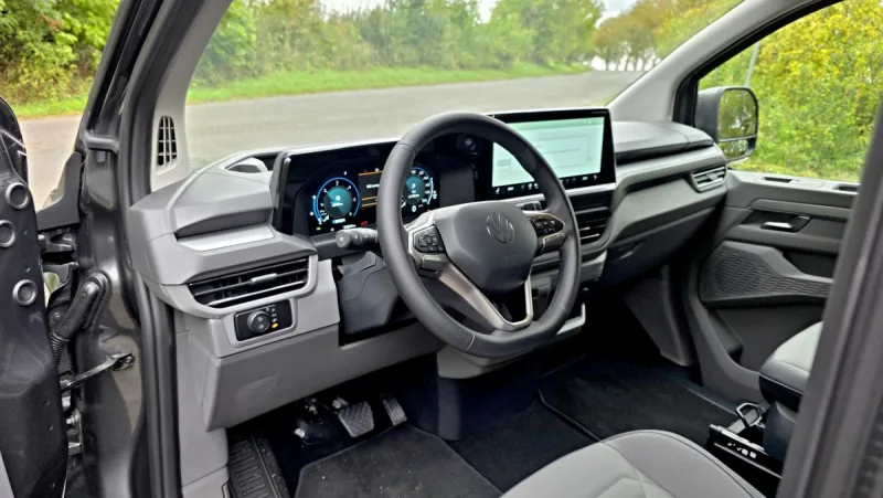 test-2025-volkswagen_caravelle_t7-20_tdi_125_kw-4motion-privesny_vozik_s_autem-10