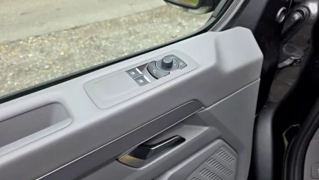 test-2025-volkswagen_caravelle_t7-20_tdi_125_kw-4motion-privesny_vozik_s_autem-11