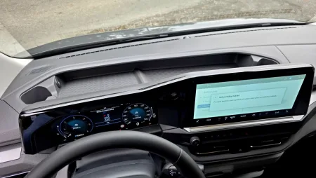 test-2025-volkswagen_caravelle_t7-20_tdi_125_kw-4motion-privesny_vozik_s_autem-13