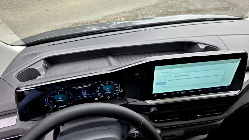 test-2025-volkswagen_caravelle_t7-20_tdi_125_kw-4motion-privesny_vozik_s_autem-13