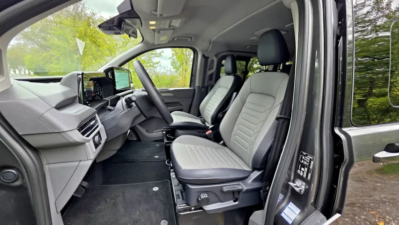 test-2025-volkswagen_caravelle_t7-20_tdi_125_kw-4motion-privesny_vozik_s_autem-15