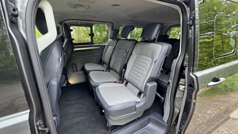 test-2025-volkswagen_caravelle_t7-20_tdi_125_kw-4motion-privesny_vozik_s_autem-16