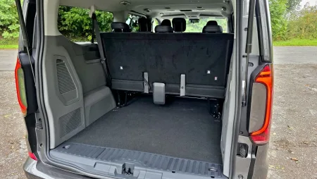 test-2025-volkswagen_caravelle_t7-20_tdi_125_kw-4motion-privesny_vozik_s_autem-18