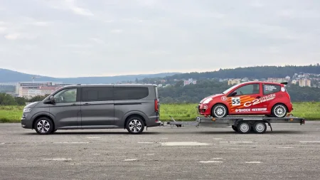 test-2025-volkswagen_caravelle_t7-20_tdi_125_kw-4motion-privesny_vozik_s_autem-3