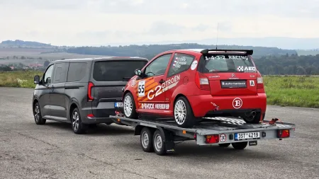 test-2025-volkswagen_caravelle_t7-20_tdi_125_kw-4motion-privesny_vozik_s_autem-4