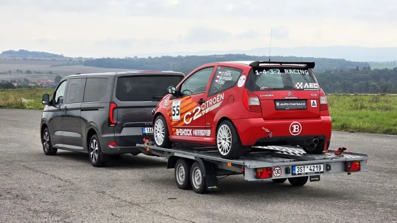 test-2025-volkswagen_caravelle_t7-20_tdi_125_kw-4motion-privesny_vozik_s_autem-4