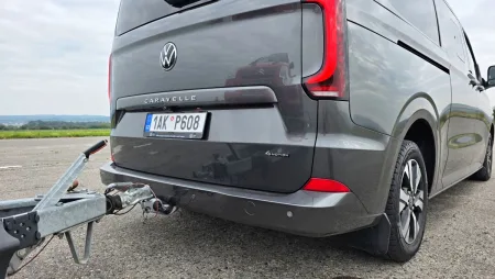 test-2025-volkswagen_caravelle_t7-20_tdi_125_kw-4motion-privesny_vozik_s_autem-8