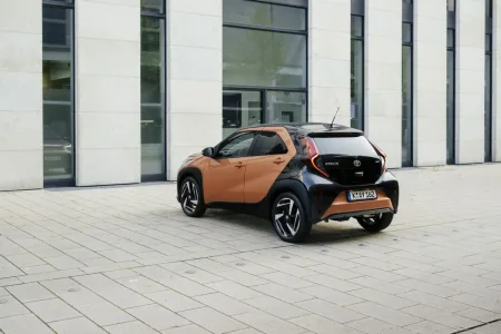 2025-toyota_aygo_x-hybrid-2