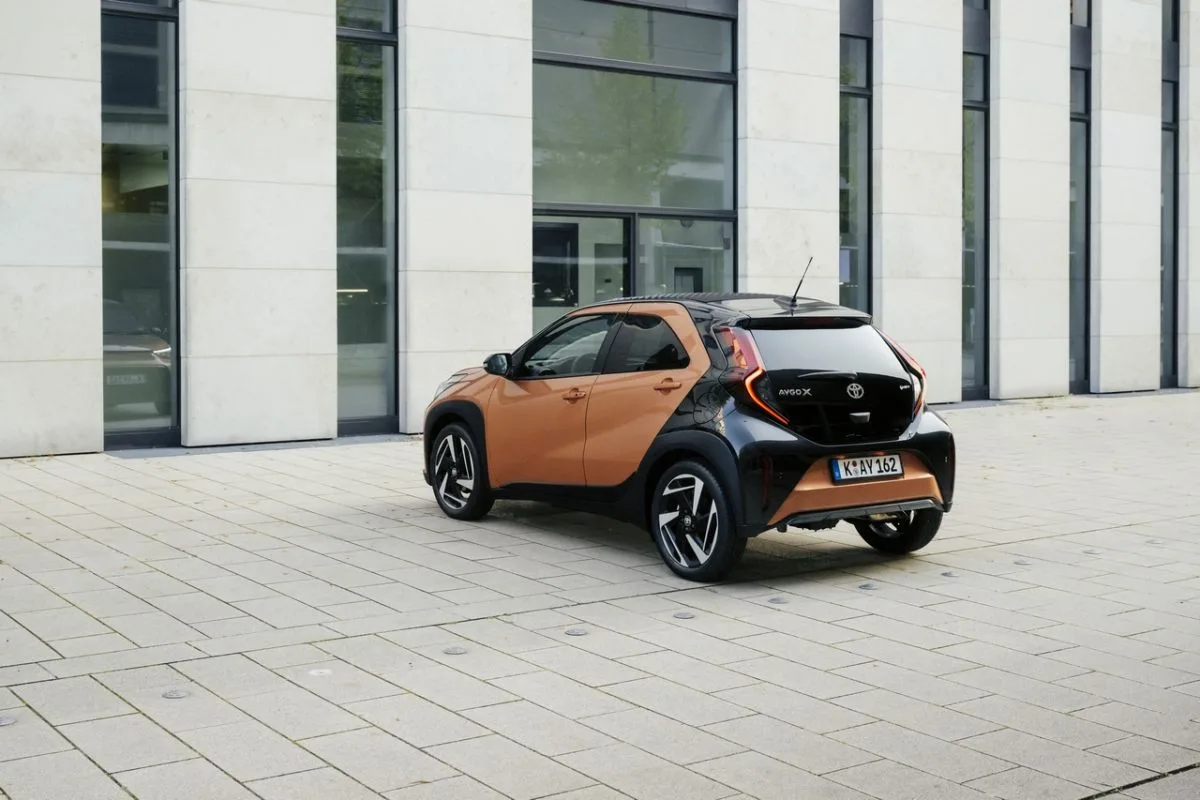 2025-toyota_aygo_x-hybrid-2