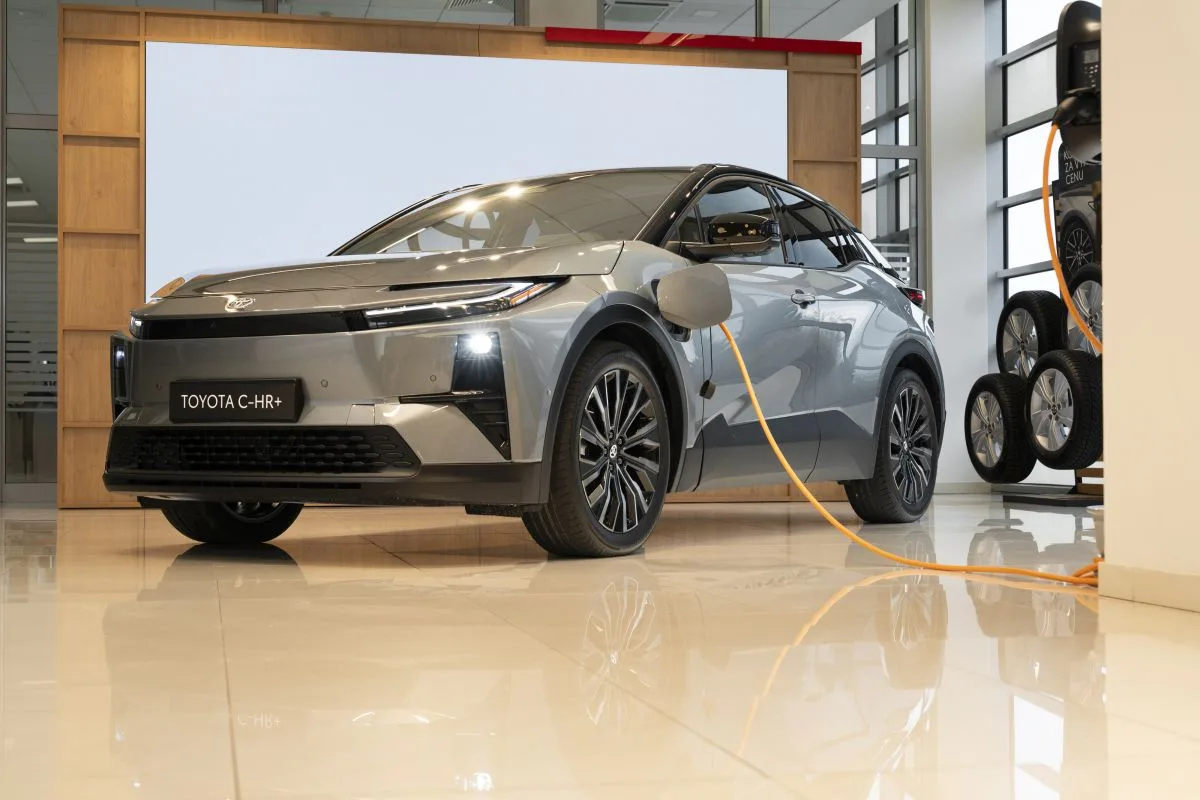 2026-toyota_c-hr_plus-1