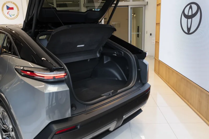 2026-toyota_c-hr_plus-4