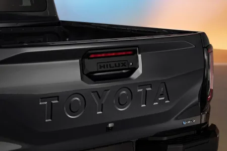 toyota-hilux-bev-2026-11