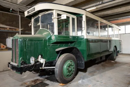 bus-1933