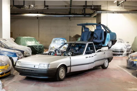 renault-21-from-the-film-levy-and-goliath