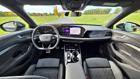 test-audi-a6-avant-30-tfsi-quattro-2025-10