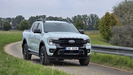 test-ford-ranger-stormtrak-2-3-ecoboost-phev-2025
