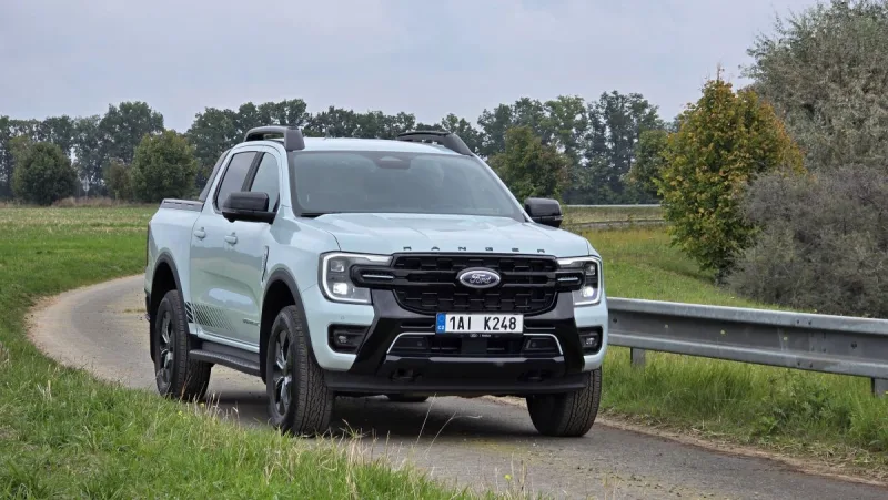 test-ford-ranger-stormtrak-2-3-ecoboost-phev-2025