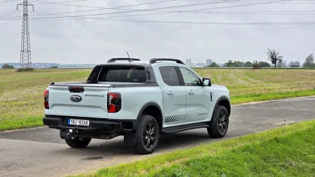 test-ford-ranger-stormtrak-2-3-ecoboost-phev-2025-10