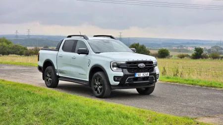 test-ford-ranger-stormtrak-2-3-ecoboost-phev-2025-11