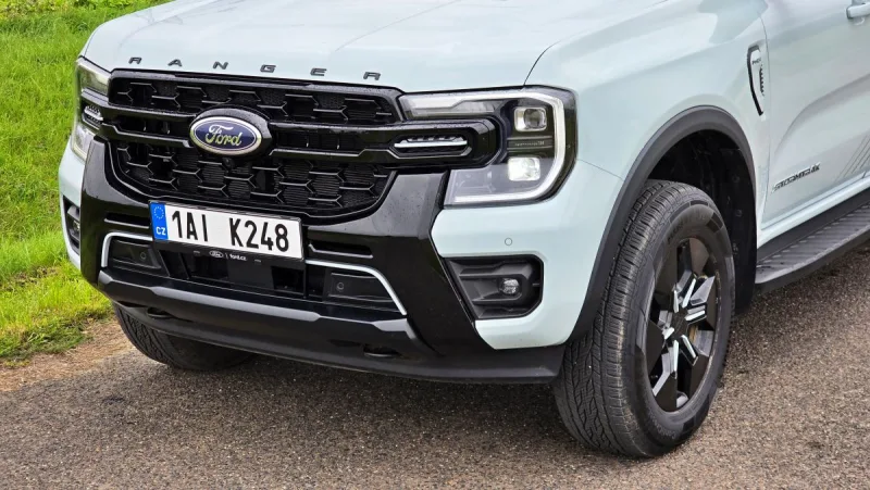 test-ford-ranger-stormtrak-2-3-ecoboost-phev-2025-12