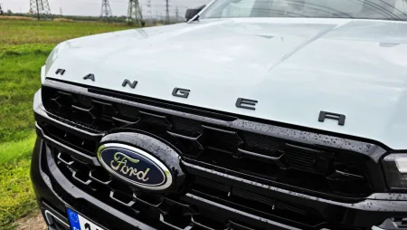 test-ford-ranger-stormtrak-2-3-ecoboost-phev-2025-13
