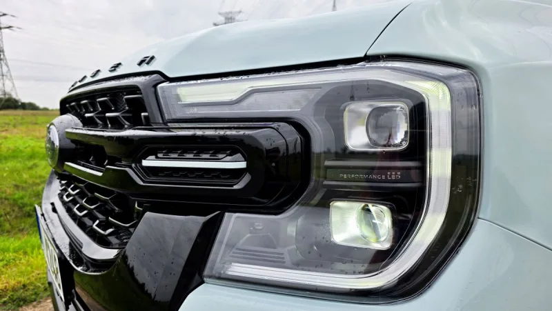 test-ford-ranger-stormtrak-2-3-ecoboost-phev-2025-14