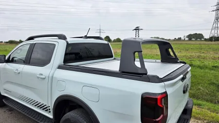 test-ford-ranger-stormtrak-2-3-ecoboost-phev-2025-18