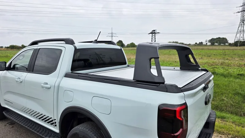 test-ford-ranger-stormtrak-2-3-ecoboost-phev-2025-18