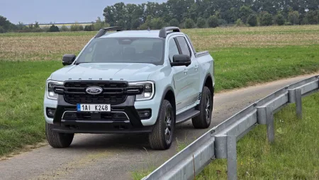 test-ford-ranger-stormtrak-2-3-ecoboost-phev-2025-2